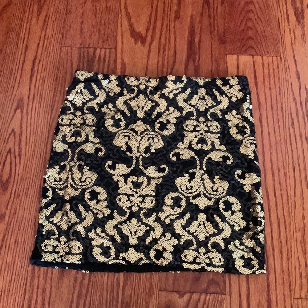 Dynamite Black & Gold Sequin skirt